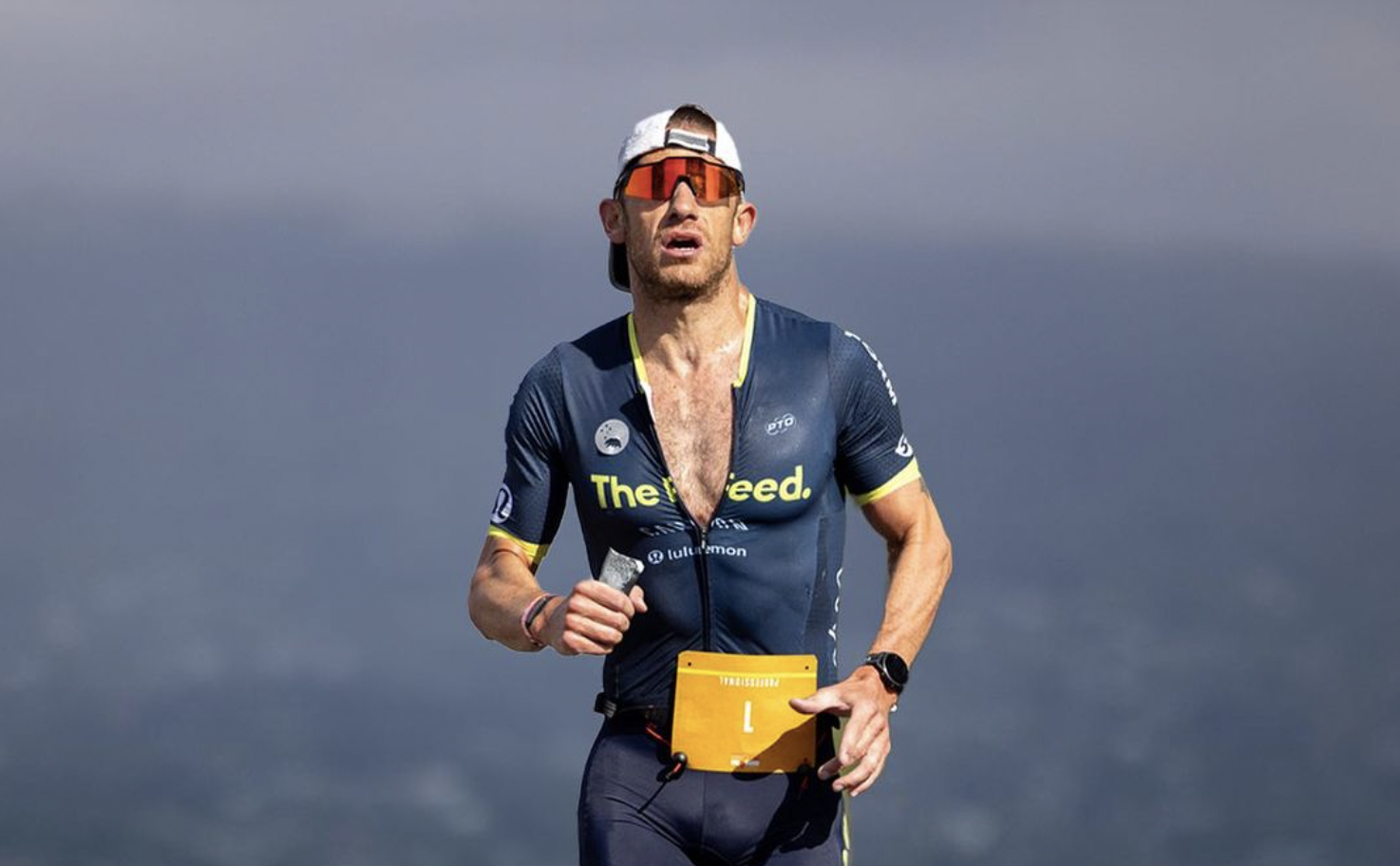 Sanders, a por Kona.