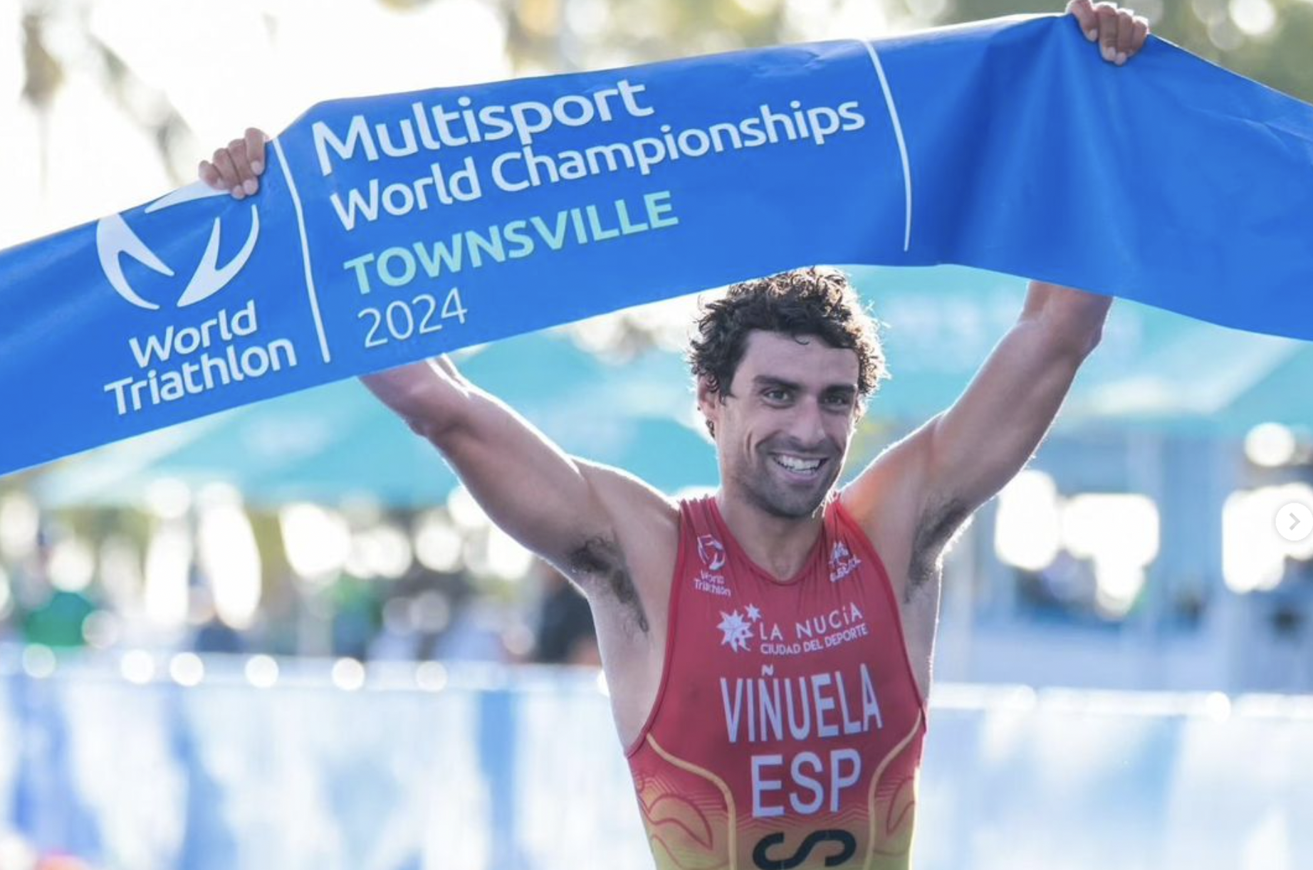 Kevin Tarek Viñuela se proclama campeón del mundo de Acuatlón.
