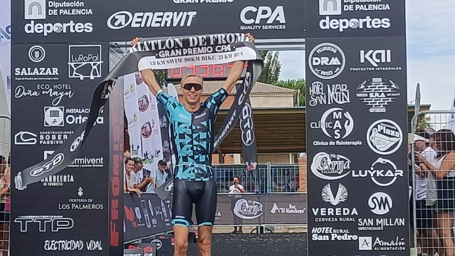 Chloe Nicolás y Jonas Schomburg, campeones del Triatlon Frómista.