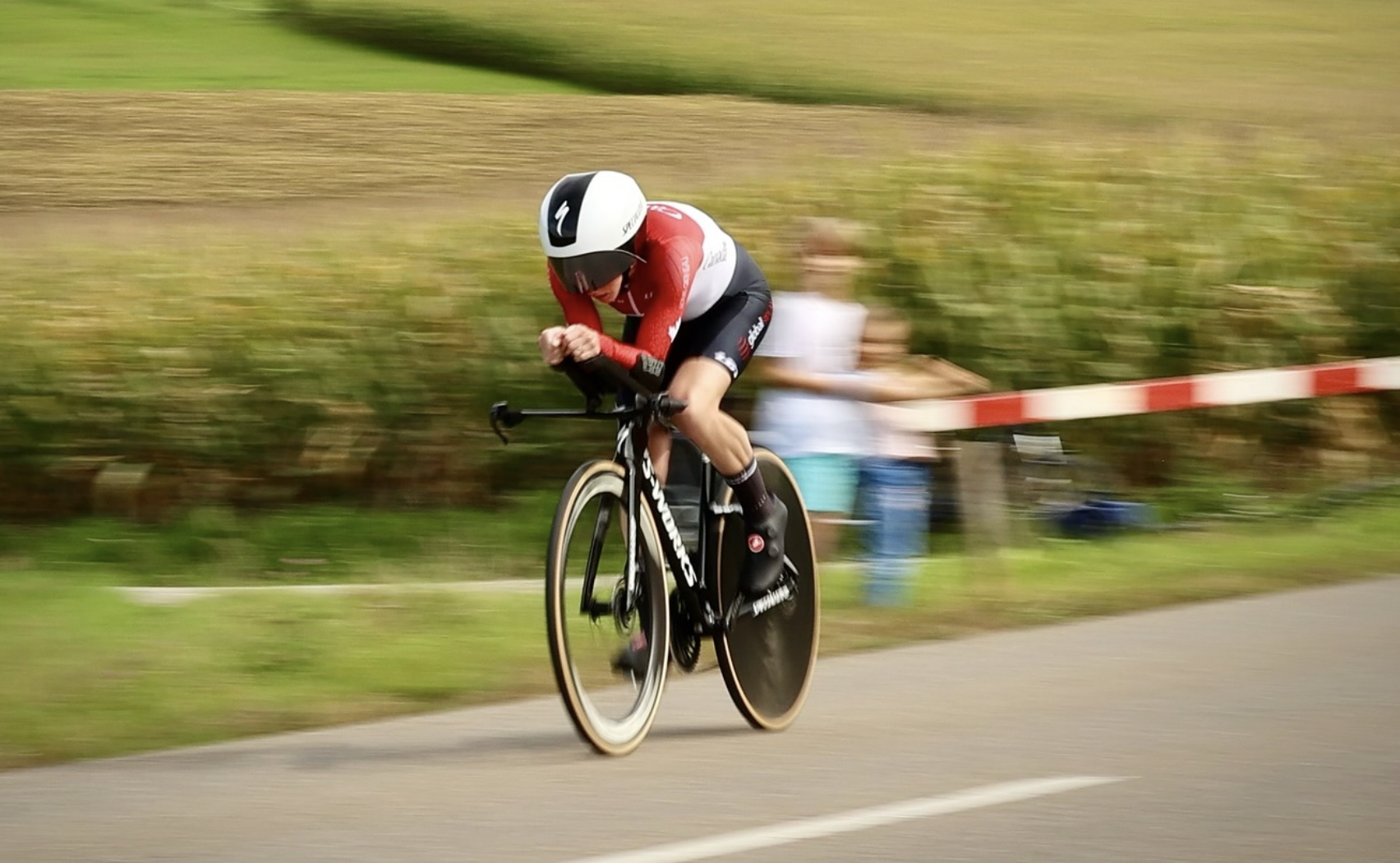 La triatleta canadiense Paula Findlay se cuela en el top20 del Mundial de Ciclismo Contrarreloj.