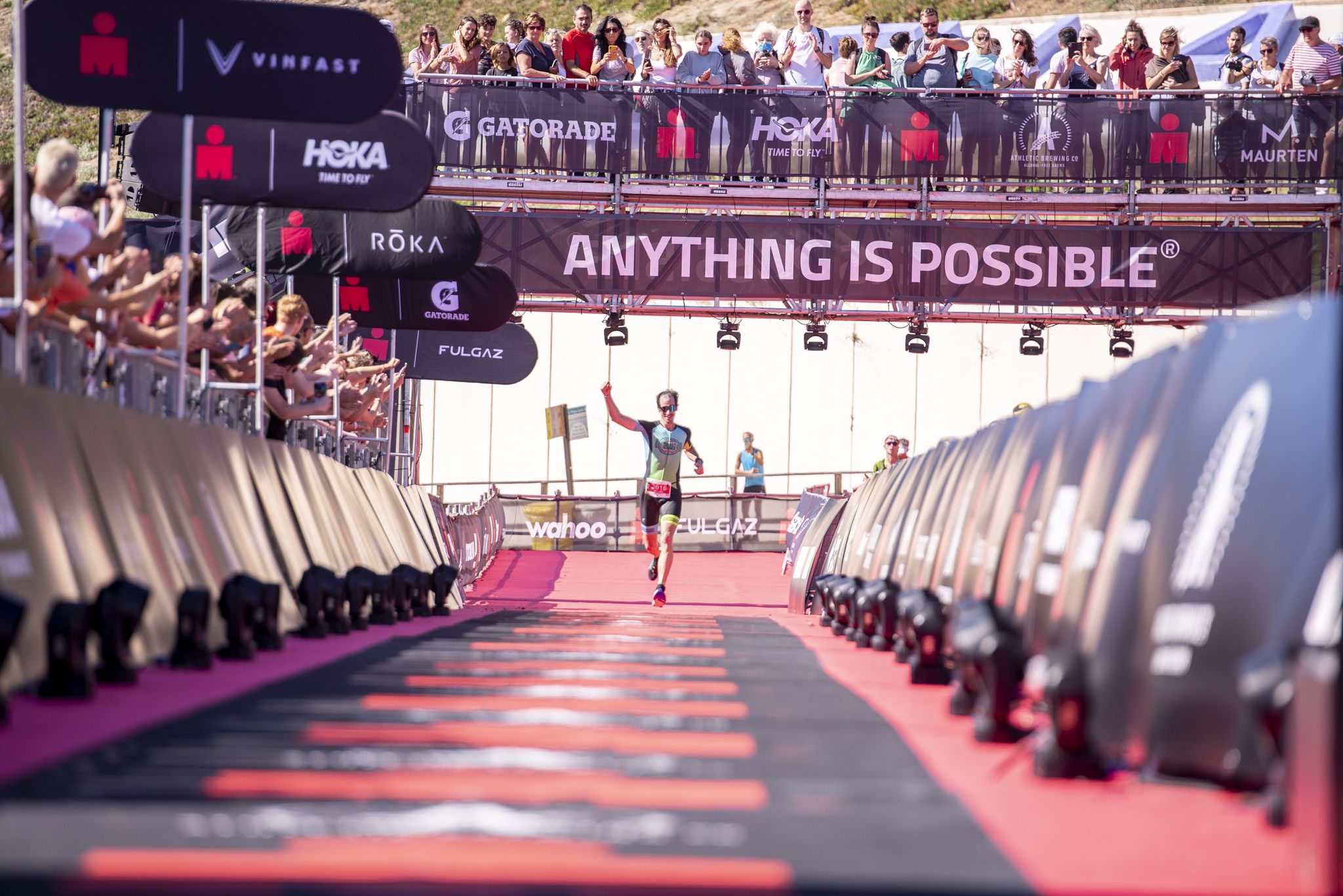 El IRONMAN Calella Barcelona celebra su décimo aniversario con más de 3.000 triatletas.
