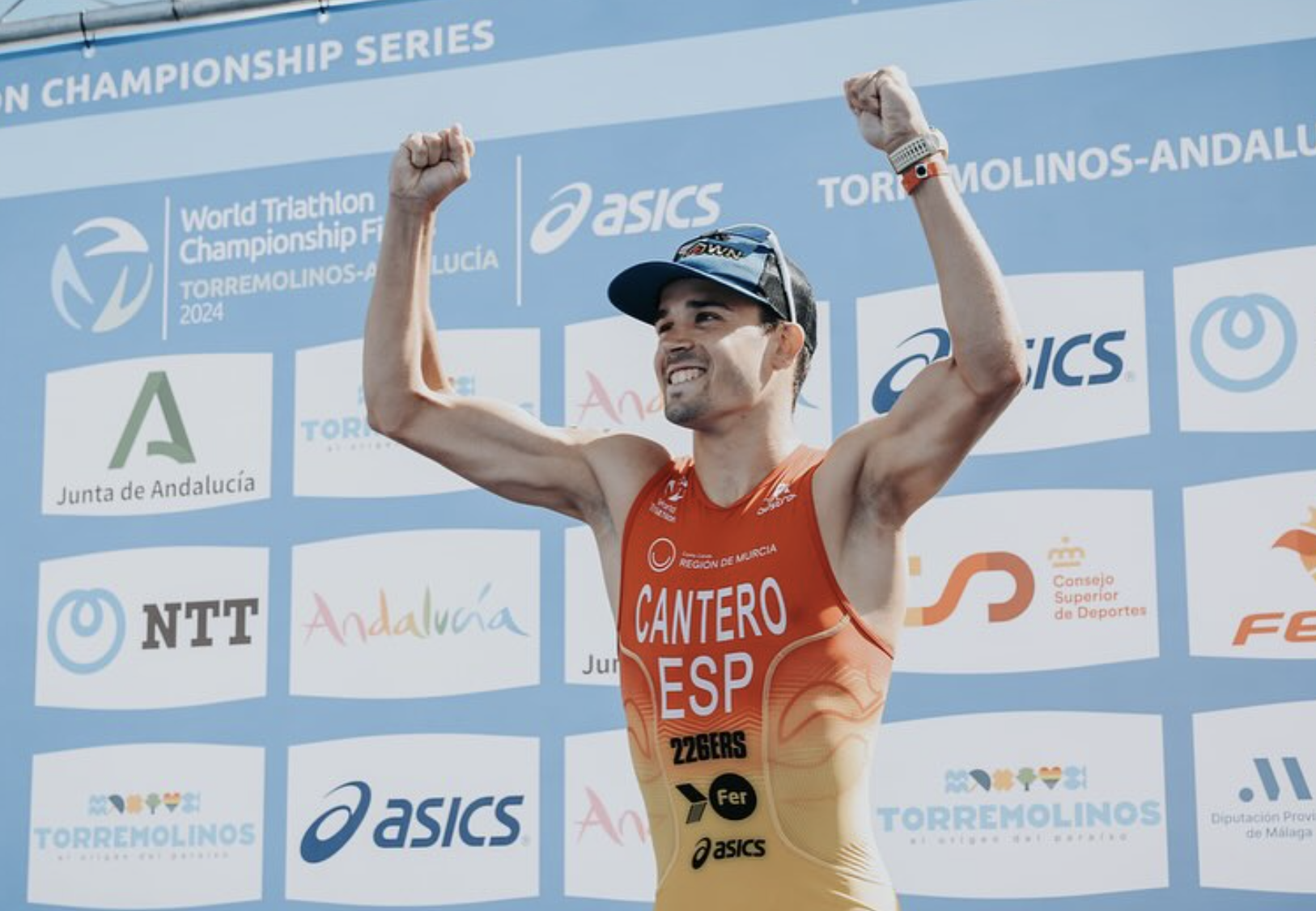 El triatleta valenciano hace balance de su histórico triunfo en Torremolinos.
