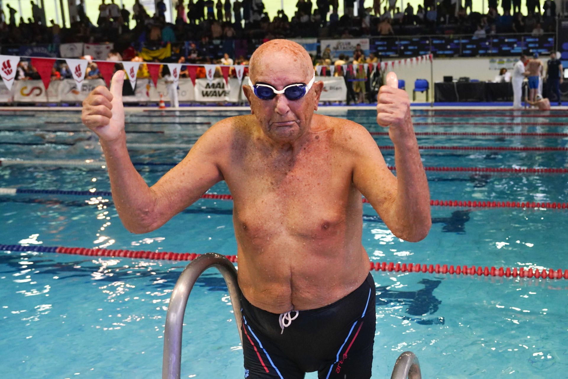 El nadador Paco Domínguez, de 97 años.