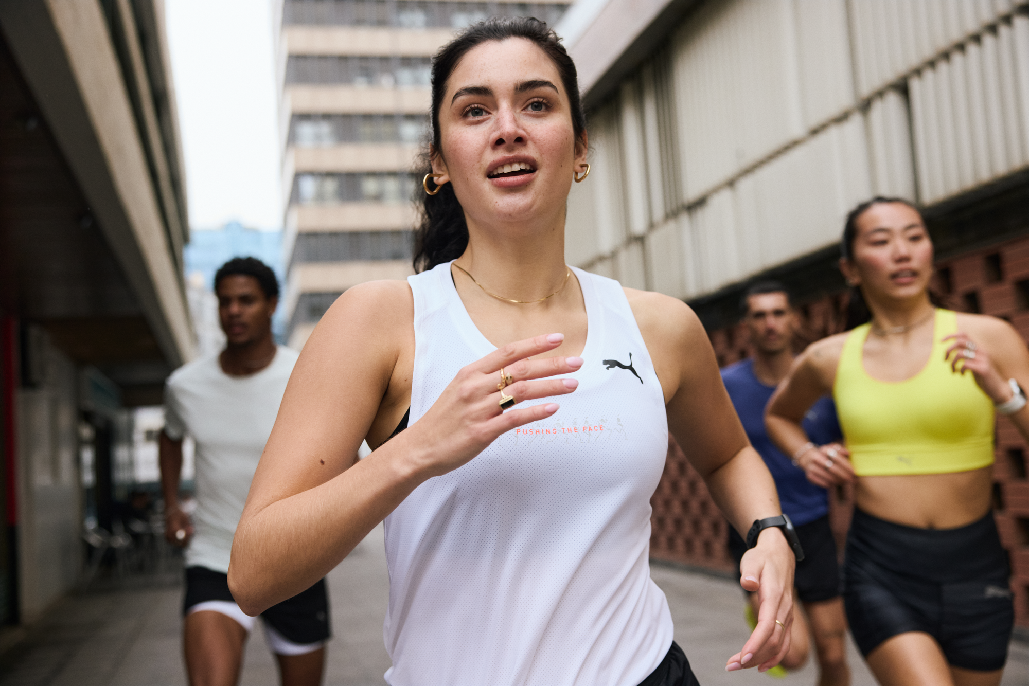 LOW RES 2000x2000 25SS BR Brand Campaign Running BCN 1060 RGB LOW RES 2000x2000 25SS BR Brand Campaign Running BCN 1060 RGB