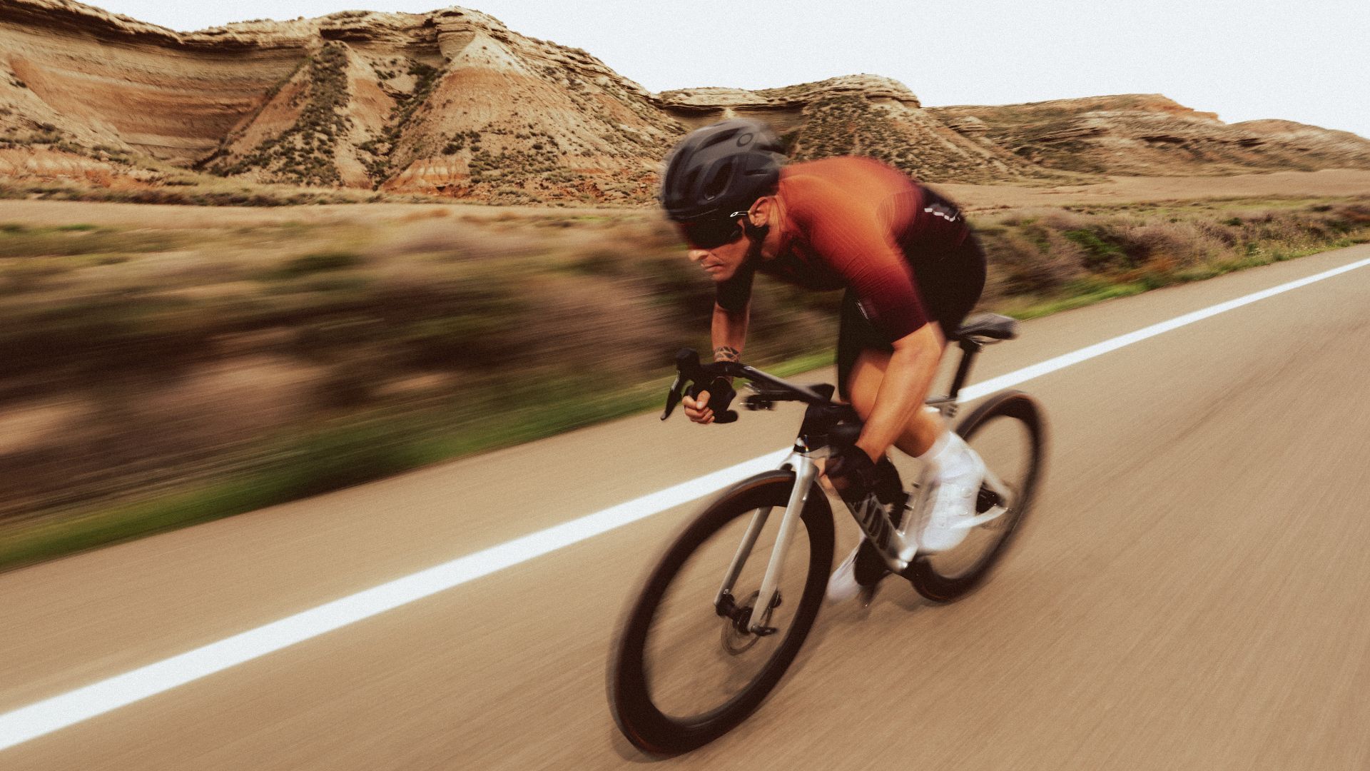 Así es la colección de ciclismo de Oakley  para carretera, montaña, trail y gravel