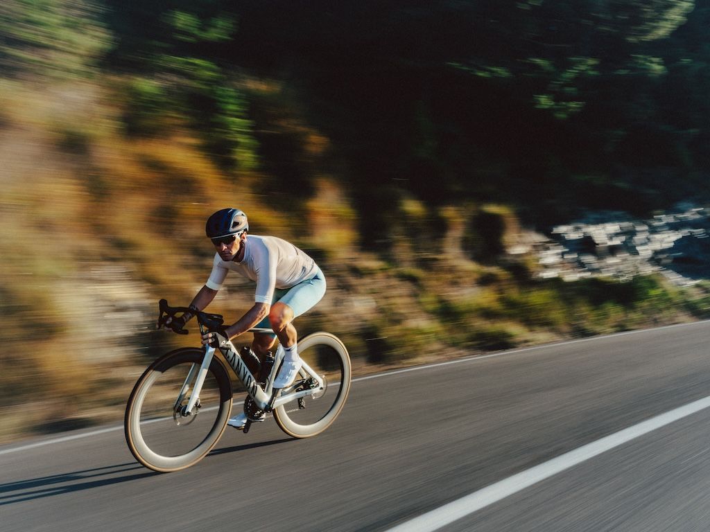 OAKLEY ENDURANCE ROAD CAMPAIGN IMAGE
