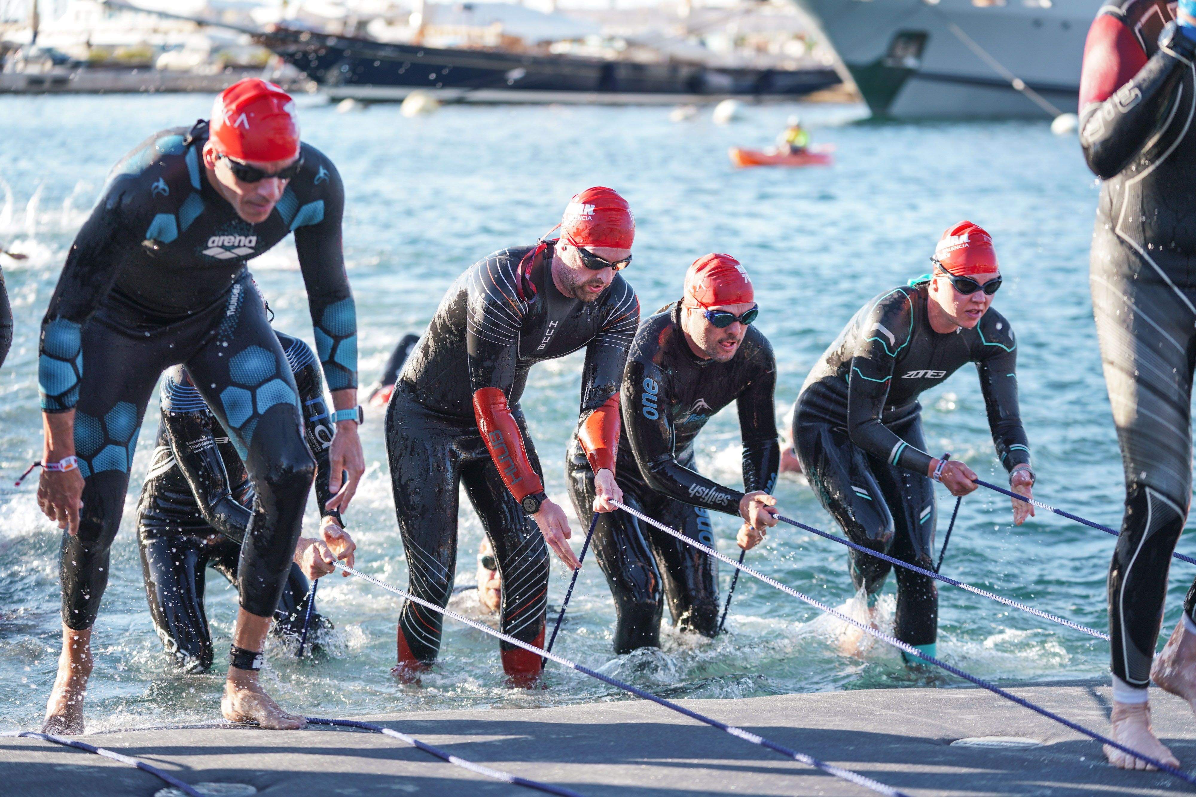Reyes Estévez en el segmento de natación, como pez en el agua / Foto: Sportograf