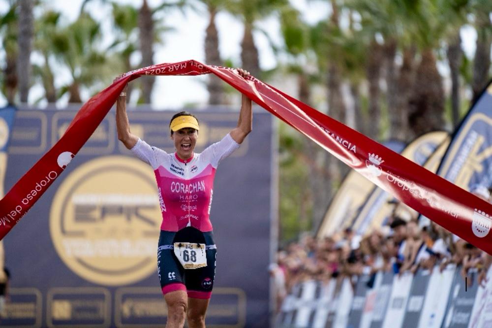 Judith Corachán y Paco de la Paz defienden título en el Mediterranean Epic Triathlon de este sábado.
