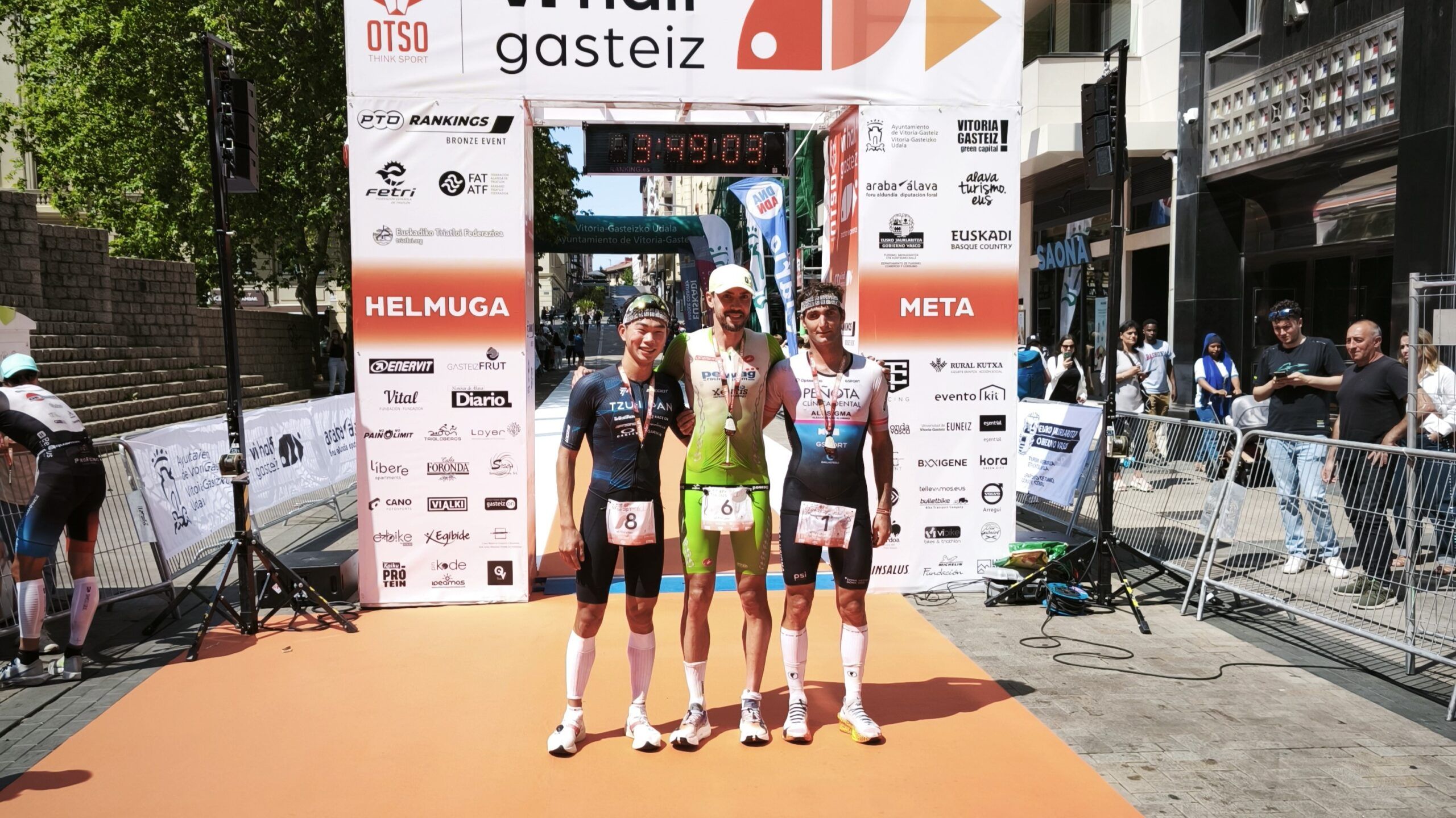 Pello Osoro, bronce en el OTSO vi half gasteiz; triunfo de Rostislav Pevtsov y Chloe Nicolás.