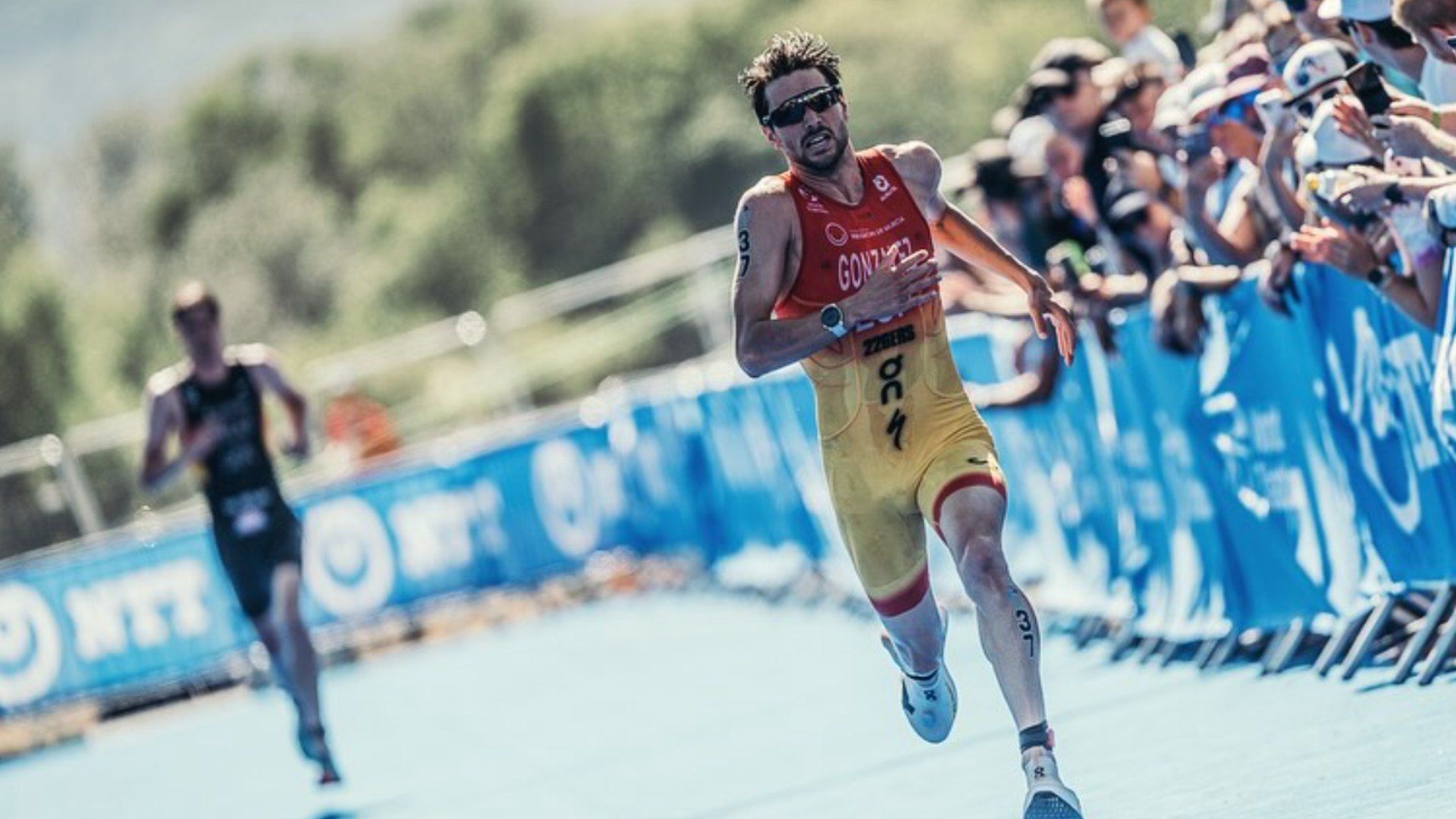 [VÍDEO] Así aprovechó Alberto González el despiste del canadiense Paquet para ganarle la 6ª plaza