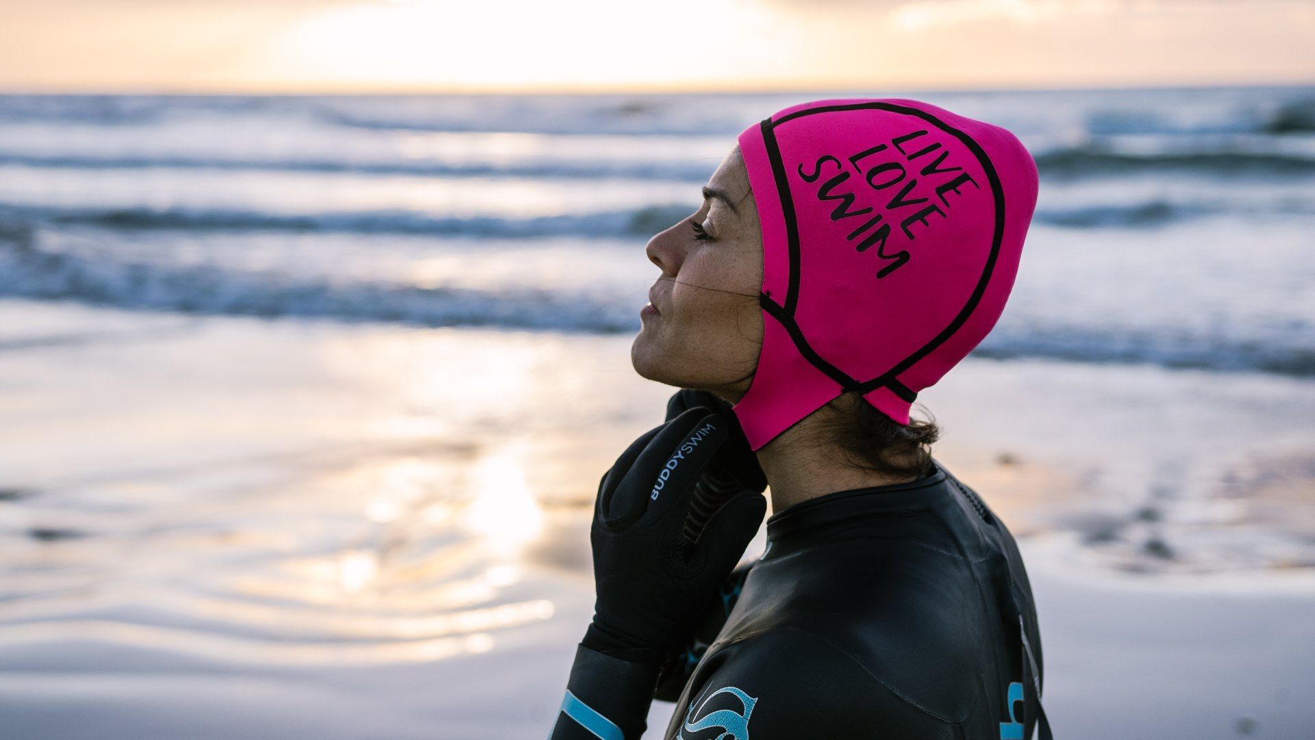 Tu aliado contra el frío en aguas abiertas  el gorro de neopreno Buddyswim