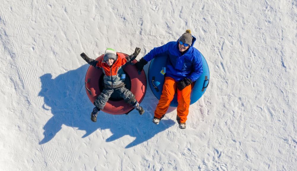 El tubing es una de las actividades de nieve que podréis realizar.