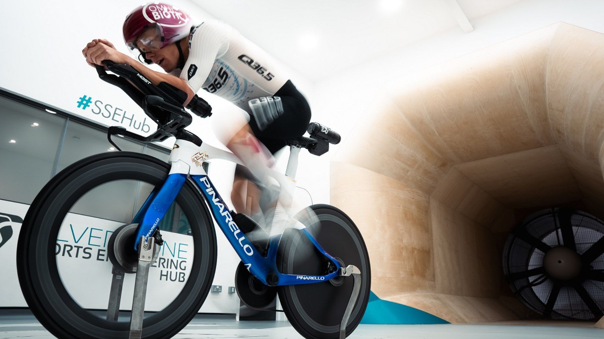 Fitting de Casper Stornes en Bolzano en la sede de Q36.5