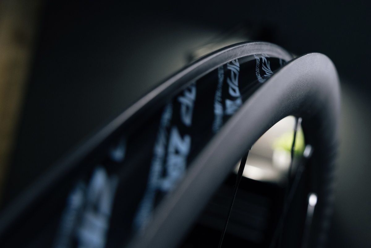 Detalles de la tecnología Hookless o Tubeless Straight Side (TSS)