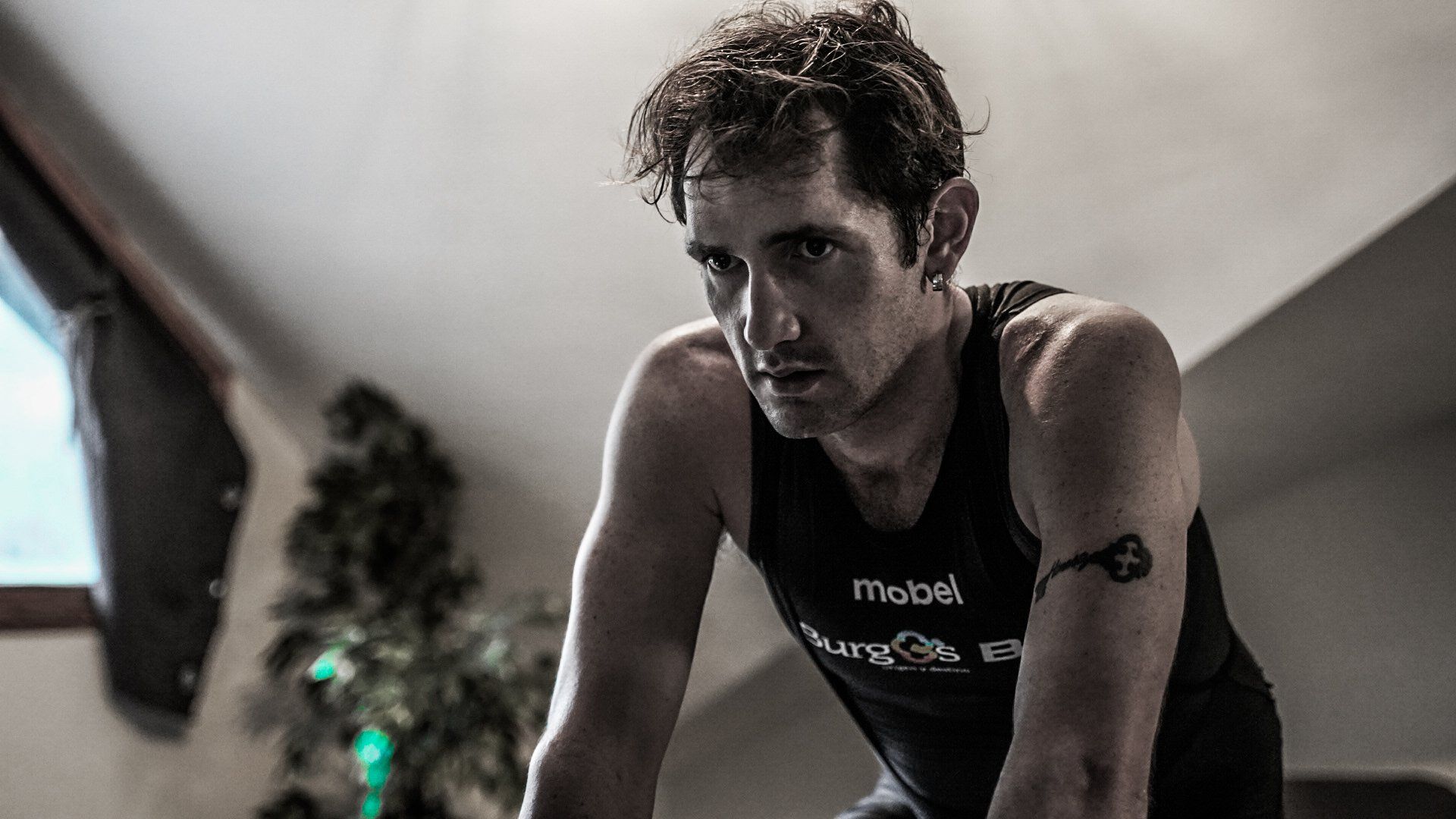 Willie Smit, del Burgos-BH, hace 1.000 kilómetros seguidos en Zwift en 37 horas.