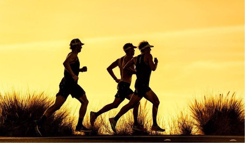 Por qué correr en ayunas les va mejor a los triatletas de 'larga'