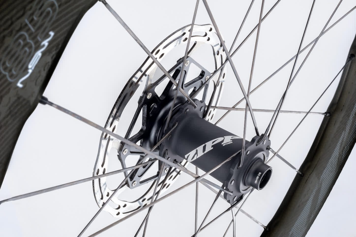 Rueda de carbono Zipp 858 NSW para frenos de disco y de llanta