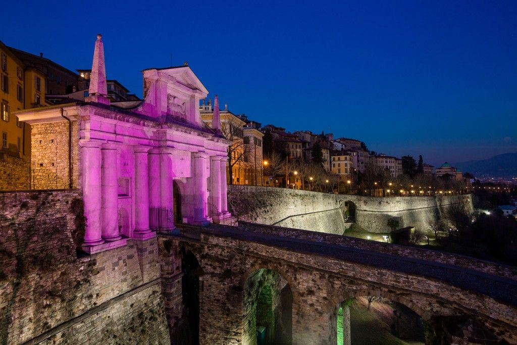 Las ciudades del Giro se iluminan de rosa