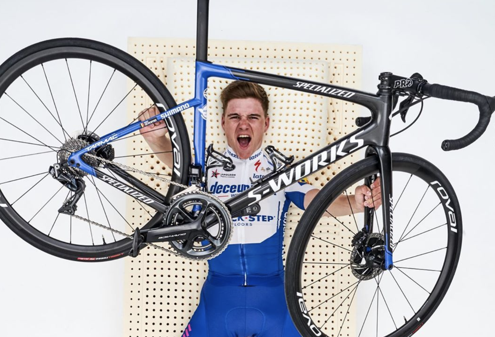 Otro "reto" superado del prodigio Evenepoel: ¡¡Sube el Muur van Geraardsbergen 50 veces!!
