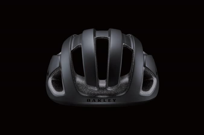 Cascos y la ropa de ciclismo Oakley