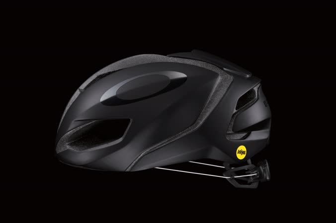 Cascos y la ropa de ciclismo Oakley