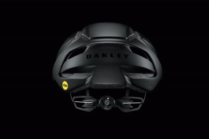 Cascos y la ropa de ciclismo Oakley