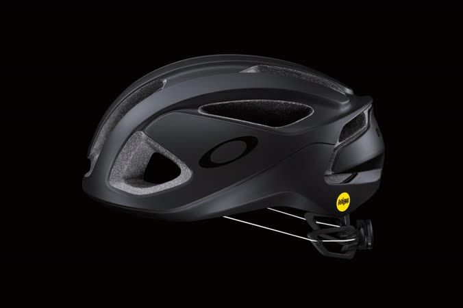 Cascos y la ropa de ciclismo Oakley