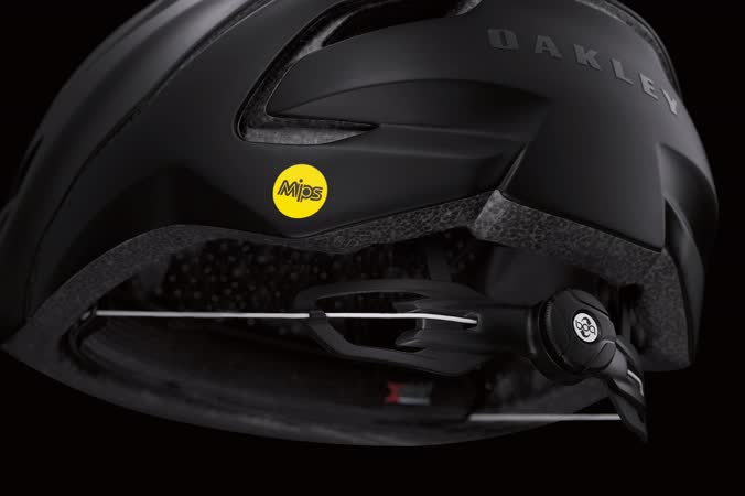 Cascos y la ropa de ciclismo Oakley