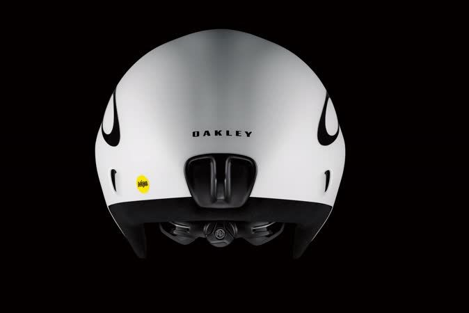 Cascos y la ropa de ciclismo Oakley