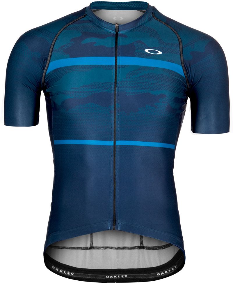 Cascos y la ropa de ciclismo Oakley