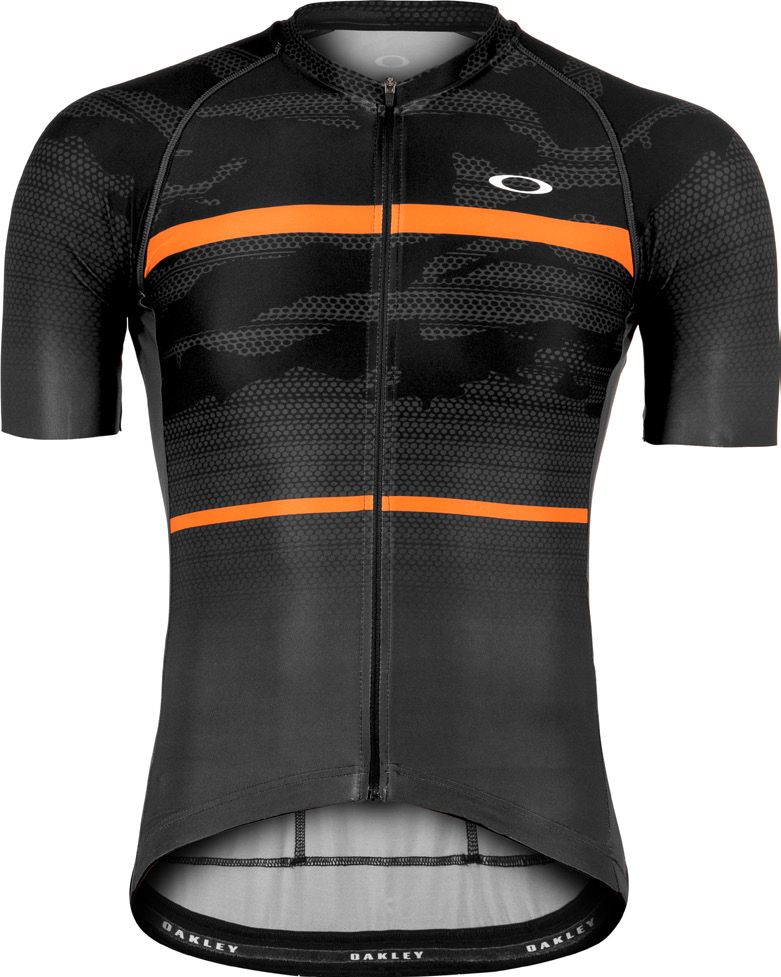 Cascos y la ropa de ciclismo Oakley