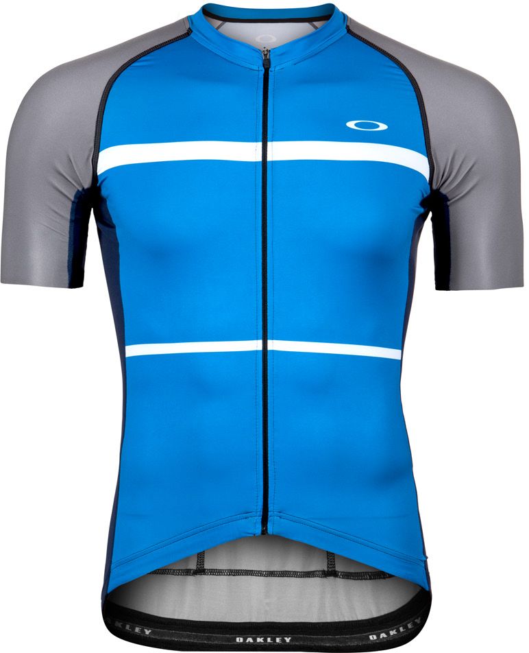 Cascos y la ropa de ciclismo Oakley