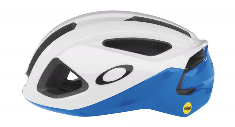 Cascos y la ropa de ciclismo Oakley