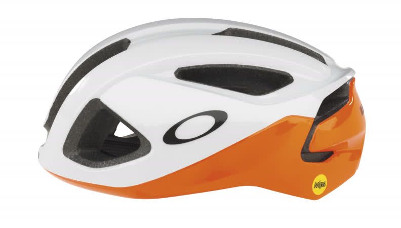 Cascos y la ropa de ciclismo Oakley
