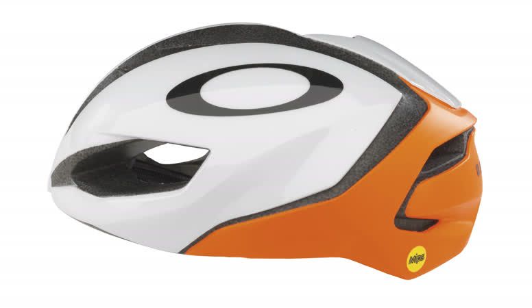 Cascos y la ropa de ciclismo Oakley