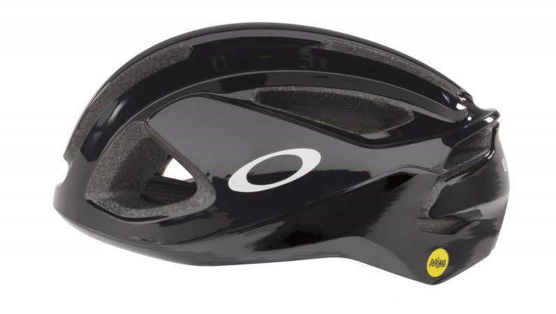 Cascos y la ropa de ciclismo Oakley