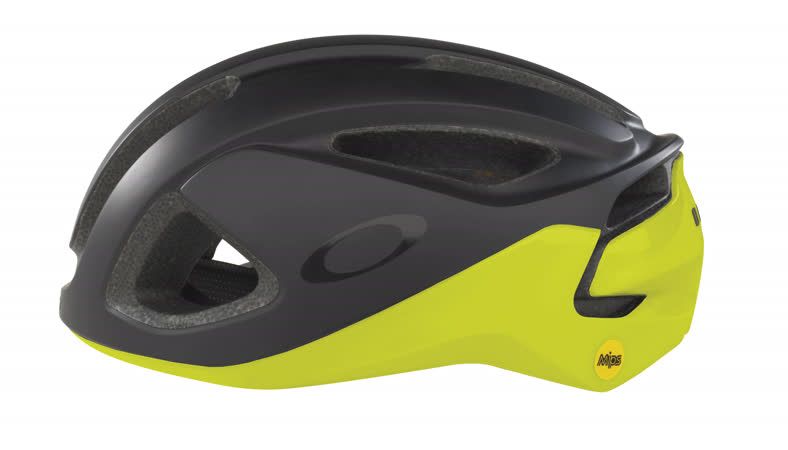 Cascos y la ropa de ciclismo Oakley