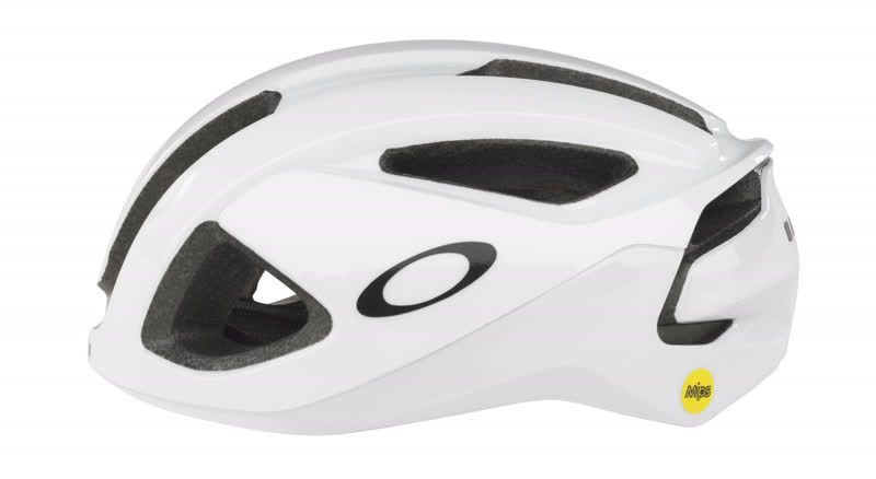 Cascos y la ropa de ciclismo Oakley