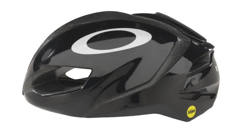 Cascos y la ropa de ciclismo Oakley