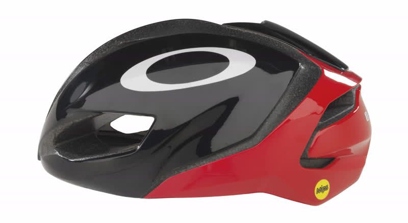 Cascos y la ropa de ciclismo Oakley