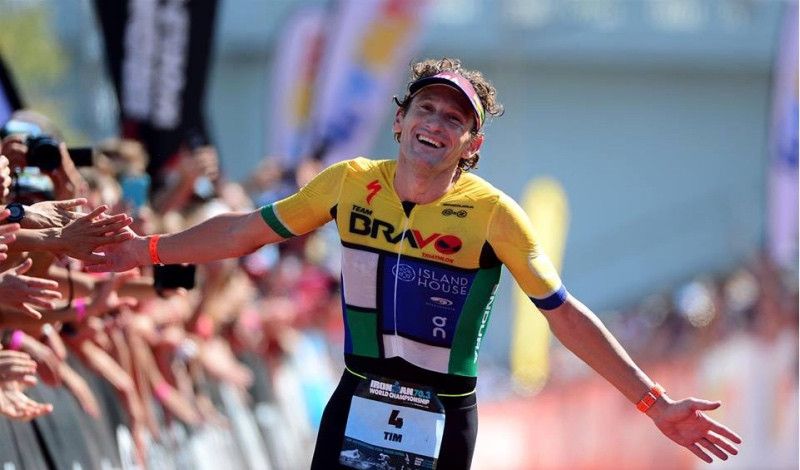 Tim Don, entrando en meta en el Mundial Ironman 70.3 de 2017 (archivo).