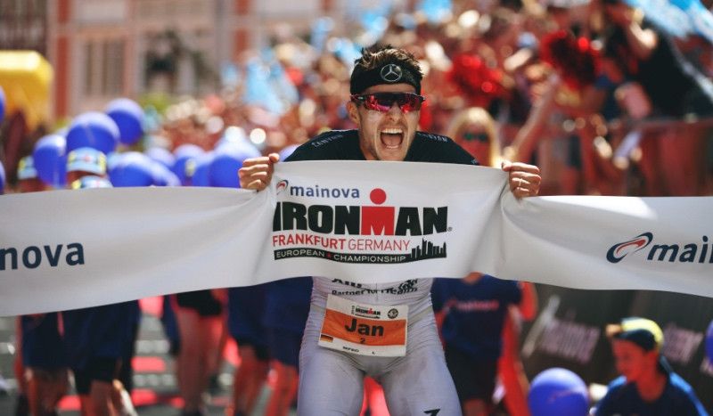 Jan Frodeno, en la línea de meta del Ironman de Frankfurt.