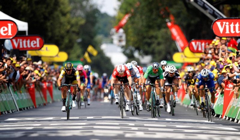 El sprint final de la octava etapa del Tour de Francia 2018.