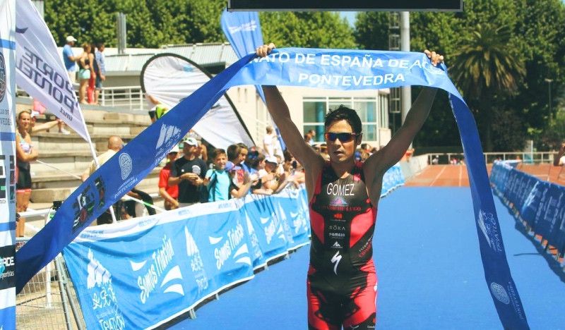 Javier Gómez Noya se proclama campeón de España de Acuatlón en Pontevedra en 2015.
