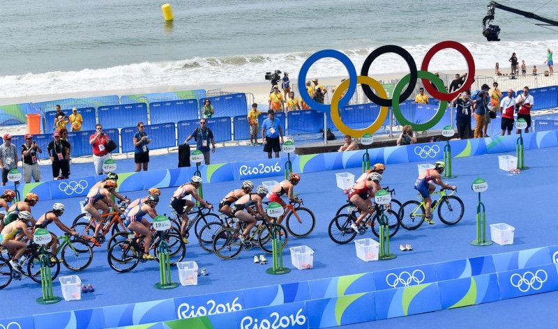 Un momento del segmento de bici de la prueba femenina de los Juegos Olímpicos de Río 2016.