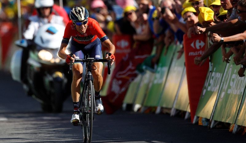 Nibali, cubriendo los últimos metros de la duodécima etapa del Tour 2018 con final en Alpe d'Huez.