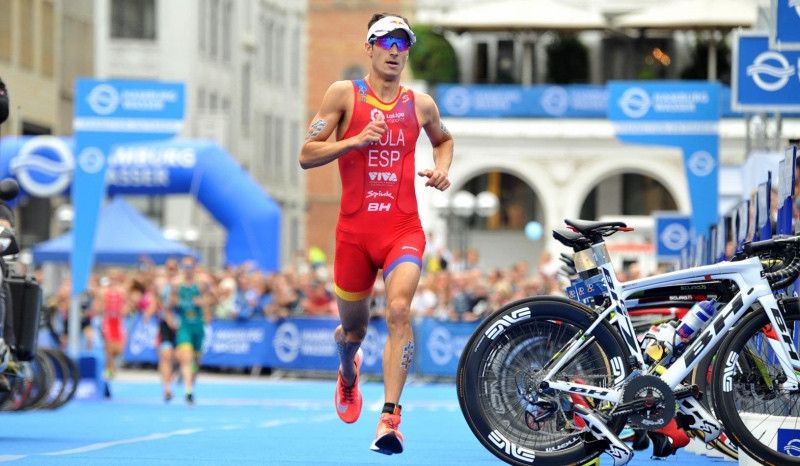 Mario Mola, durante el segmento de la carrera a pie de las Series Mundiales de Hamburgo 2018.