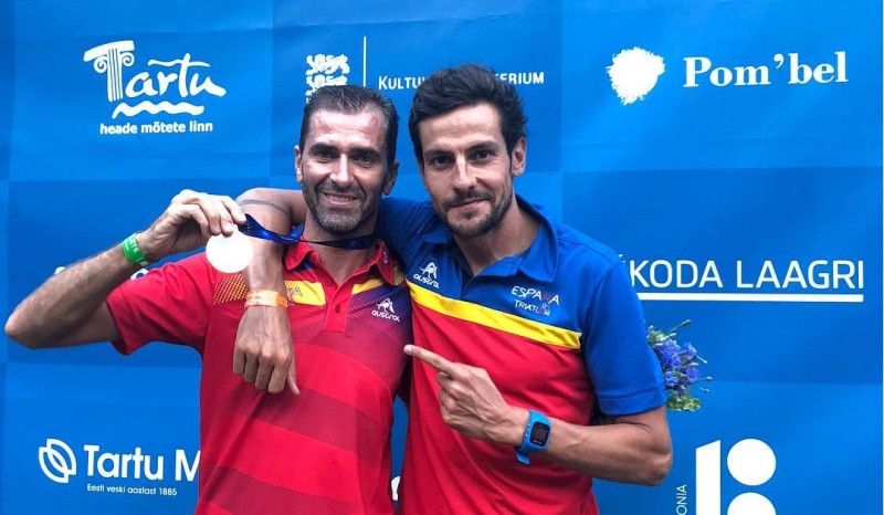 Daniel Molina posa con la medalla que le acredita como campeón de Europa.