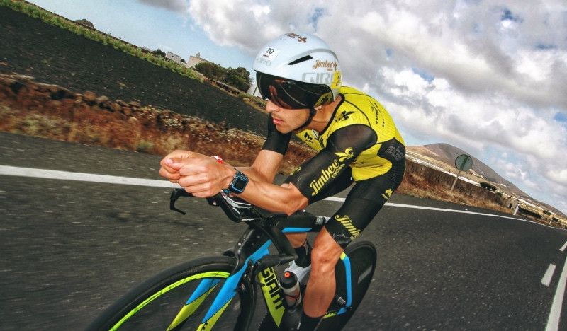 Pedro José Andújar, en pleno segmento de ciclismo del Ironman de Lanzarote (foto: @Andujar__Pedro).