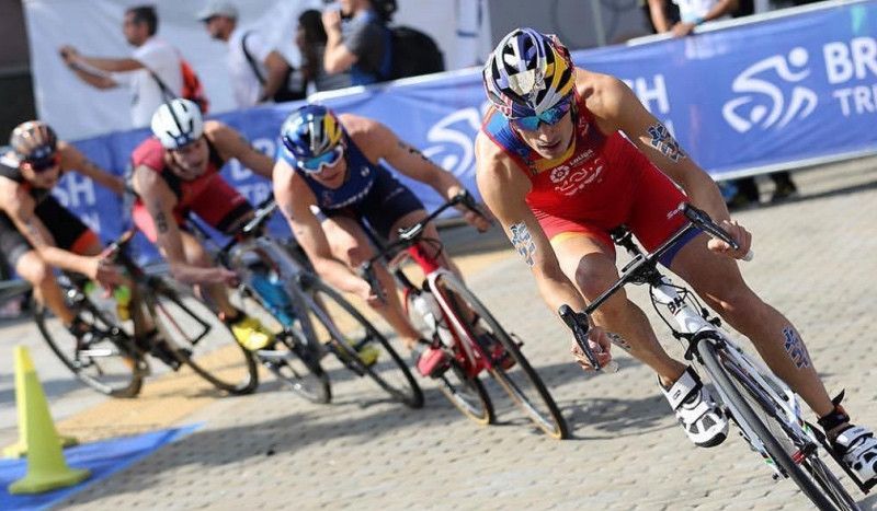 Mario Mola, en el segmento de ciclismo de WTS Hamburgo 2018.